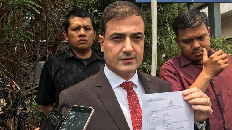 Sam Aliano Laporkan Nikita Mirzani soal Cuitan Hina Panglima TNI Sam Aliano Laporkan Nikita Mirzani soal Cuitan Hina Panglima TNI
