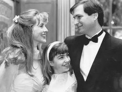 Kegetiran di Balik Potret Steve Jobs dan Putri Kandungnya