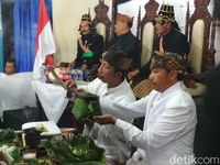Menengok Warga Suku Tengger Bromo Gelar Peringatan Hari Raya Karo