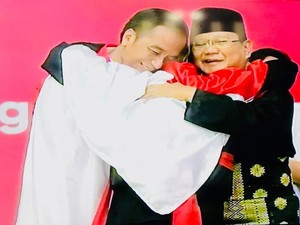 Jokowi-Prabowo Berpelukan, NasDem: Semoga Oknum Pengadu Domba Sadar