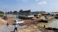 Progresnya, ruas Bakauheni-Terbanggi Besar pengerjaan fisiknya sudah mencapai 86,02%, Ruas Terbanggi Besar-Kayu Agung sudah mencapai 73%, dan ruas Palembang-Indralaya sudah mencapai 95,46%.