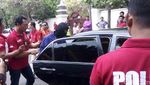 Adegan Rekonstruksi Iwan Adranacus Sengaja Tabrak Mati Pemotor