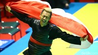Hanifan Yudani Kusumah meraih emas dari pencak silat di kelas 55-60 kg putra Asian Games 2018. Aksi Hanifan memeluk Presiden Jokowi dan Prabowo Subianto menjadi viral.  (Grandyos Zafna/detikSport)