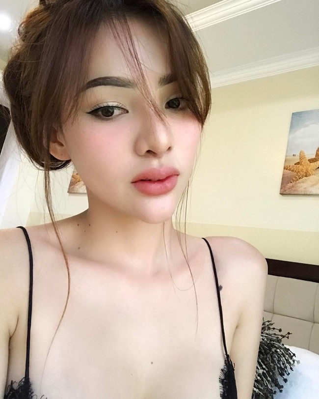 Sunshine Guimary juga mengungkapkan bahwa alih-alih menghabiskan uangnya untuk mengadakan pesta, ia lebih memilih untuk membeli tas favoritnya Louis Vuitton dan Prada. Ia pun suka membeli parfum Victorias Secret dan barang-barang dari merek Dior. Foto: Instagram