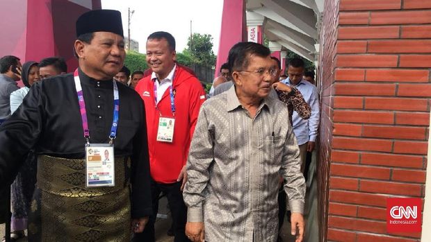 Jusuf Kalla dan Prabowo Subianto saat menghadiri pertandingan cabor pencak silat di Asian Games 2018. (