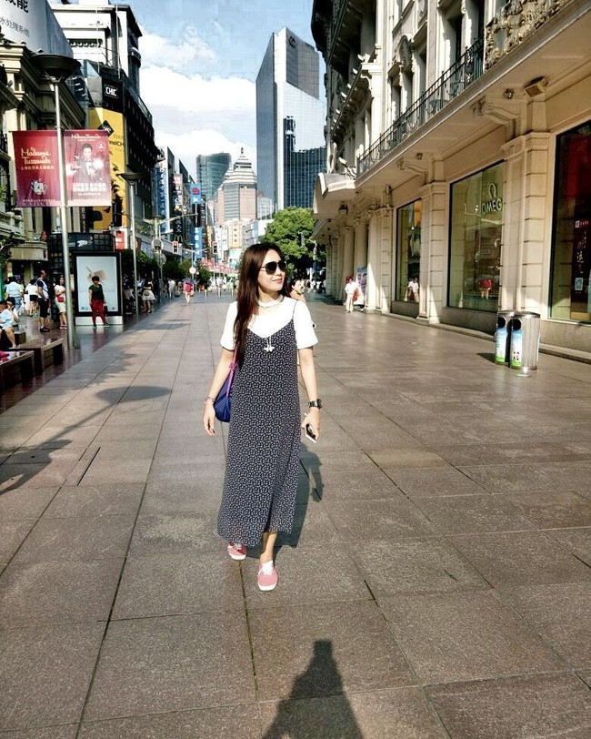 Wanita yang pertama kali mengenal silat sejak duduk di bangku kelas lima ini pun kerap membagikan berbagai potret aktivitas dirinya mulai dari olahraga, liburan, hingga gaya busananya. Foto: Instagram