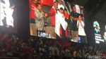Potret Pelukan Bertiga Jokowi-Prabowo-Peraih Emas Pencak Silat
