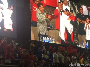 Raih Medali Emas, Pesilat Hanifan Pelukan Bareng Jokowi-Prabowo
