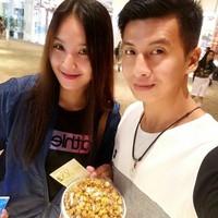 Wewey diketahui telah bertunangan dengan seorang pria bernama Denny Aprisani, yang juga merupakan atlet pencak silat Foto: Instagram