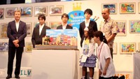 Dalam perlombaan itu Xylone mendapatkan penghargaan tertinggi yaitu, Engineering Award, yang mana karya gambar Xylone dibuatkan miniatur dioramanya oleh tim engineer dari Toyota Japan. Vice Presiden Toyota Motor Corporation Japan, Didier Leroy mengungkapkan kekagumannya atas karya Xylone yang dianggap orisinal dan dekat dengan kehidupan sehari-hari, karya Xylone bahkan menginspirasi untuk utilisasi mobil konsep Toyota e-pallete. Istimewa/Dok. Toyota.