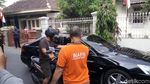 Adegan Rekonstruksi Iwan Adranacus Sengaja Tabrak Mati Pemotor