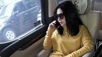 Atau bergaya kasual namun cetar seperti biasanya. Dok. Instagram/princessyahrini