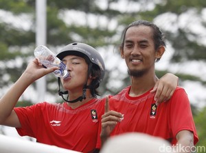 Gaya Motor Klasik Atlet Skateboard Pevi Permana