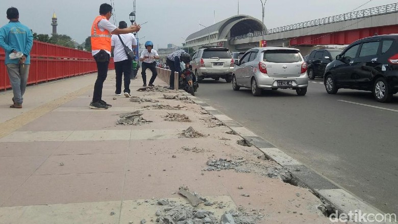 Duh! Jembatan Ampera Sudah Rusak Lagi Duh! Jembatan Ampera Sudah Rusak Lagi