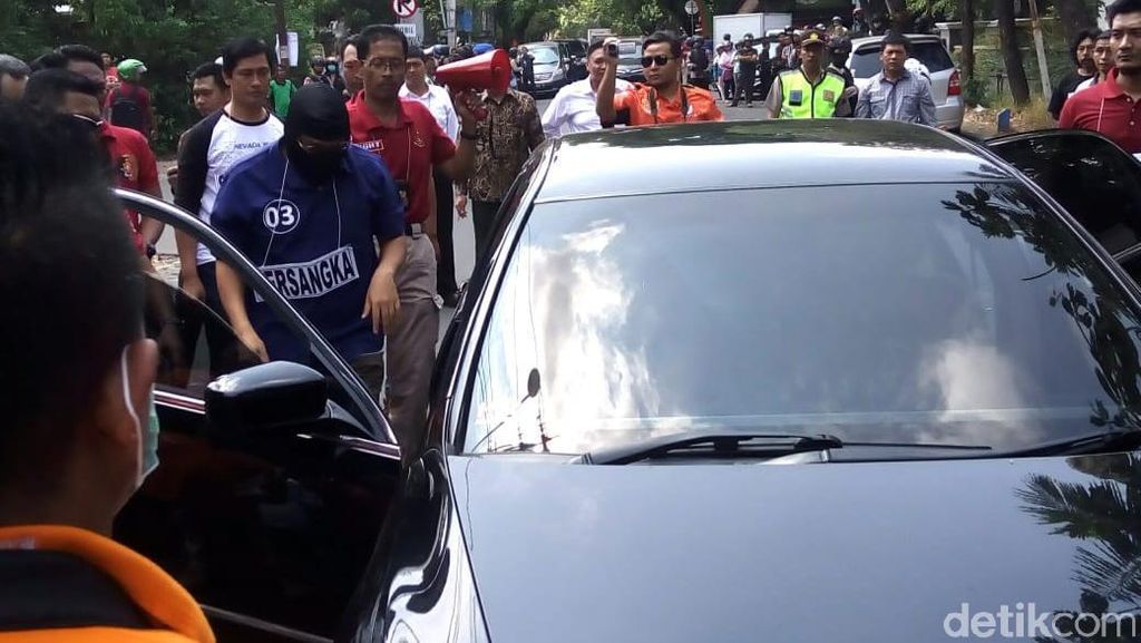 Jaksa Kembalikan Berkas Kasus Iwan Adranacus Jaksa Kembalikan Berkas Kasus Iwan Adranacus