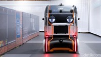 Matanya bikin mobil jadi terlihat mobil pemalas ya. Foto: Jaguar Land Rover