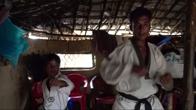 Kisah Inspiratif Pengungsi Rohingya yang Ajari Anaknya Taekwondo Kisah Inspiratif Pengungsi Rohingya yang Ajari Anaknya Taekwondo