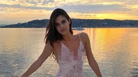 Sara Sampaio sudah terkenal sebagai model cantik. Suka traveling dan pantai, ini tempat-tempat liburan yang bisa jadi inspirasimu. (sarasampaio/Instagram)