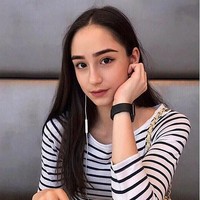 Seperti inilah penampilan Alina saat tidak berkompetisi. Wajah cantiknya yang bak boneka mendapat pujian dari warganet dunia. Foto: Instagram @adilkhanova.a