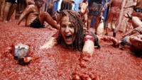 Ribuan orang datang dari berbagai penjuru demi bisa merasakan sensasi perang tomat. Area festival ini sendiri memiliki kapasitas daya tampung hingga 22 ribu orang.  Foto: istimewa