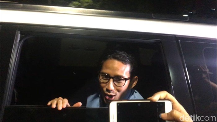 Sandiaga Sambangi Rumah Prabowo Malam Ini
