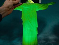 Kreatif! Gambar di iPhone Disatukan dengan Dunia Nyata