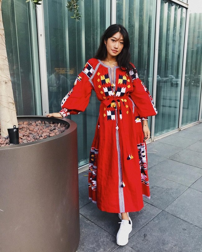 Sebagai seorang DJ, Peggy pun punya gaya fashion kekinian. Ia kerap tampil eklektik nan unik. Foto: dok. Instagram (@peggygou_)