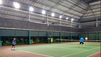 Olah raga #Tenis untuk menjaga kesehatan dan kebugaran Mens Sana Incorpore Sano sekaligus menjaga silaturahim #Jakarta #Sehat #Buga, tulisnya sebagai keterangan foto. Foto: Twitter