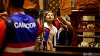 Sejumlah atlet Asian Games 2018 menyempatkan untuk berbelanja di salah satu pusat perbelanjaan di Jakarta.