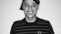 Pete Davidson juga menambahkan tato setelah resmi bertunangan dengan Ariana Grande. Dok. Instagram/arianagrande