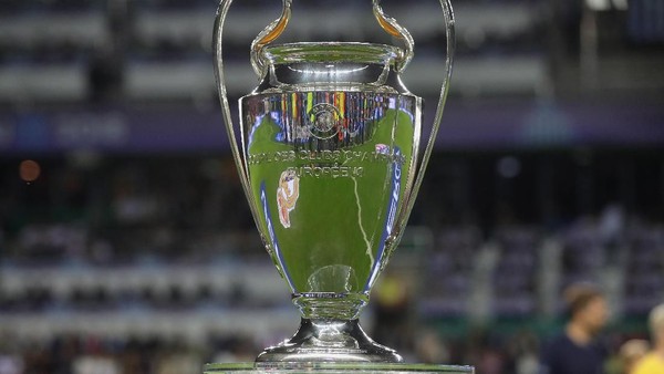 Starting XI Terbaik Liga Champions Versi Crouch: Messi-Ronaldo Duet