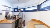 Ada pula dapur dimana traveler bisa membuat kopi atau masak yang instan-instan. Seru seperti di rumah sendiri. (dok. Jersey Heritage)