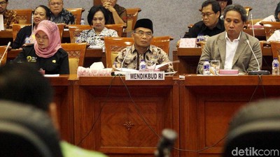 Mendikbud Gelar Rapat Bersama Komisi X