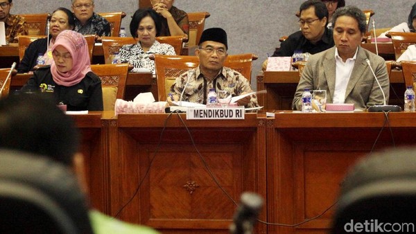 Mendikbud Gelar Rapat Bersama Komisi X