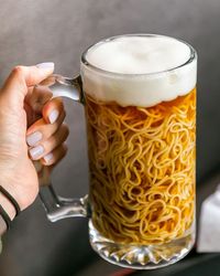 Sluurp! Segarnya 'Beer Ramen' Tanpa Alkohol yang Lagi Hits