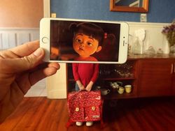 Kreatif! Gambar di iPhone Disatukan dengan Dunia Nyata