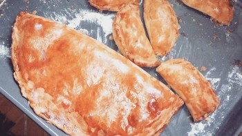 Malas dan repot bikin adonan kue yang besar, akhirnya bikin yang kecil-kecil saja. (Foto: Brightside)