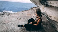 Saat manggung ke Australia, Gou tak melewatkan kesempatan untuk main ke Pantai Bondi yang terkenal indah. (peggygou_/Instagram)