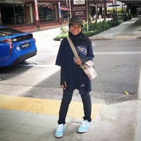 Untuk busana, Nyimas juga punya ciri khas. Biasanya ia memilih baju olahraga lengan panjang atau lengan pendek dipadukan dengan inner manset. Foto: dok. Instagram