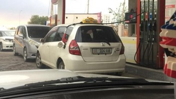 Malas buat keluar dari mobil. (Foto: Brightside)