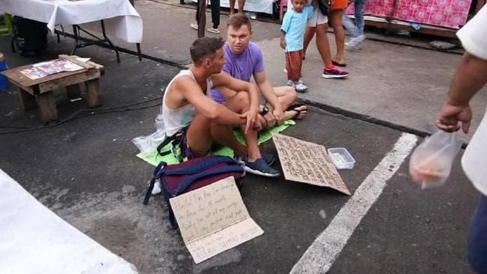 The alleged beg-packer pictured in the white singlet. Picture: Palm J. Sittichai/ FacebookSource:Facebook