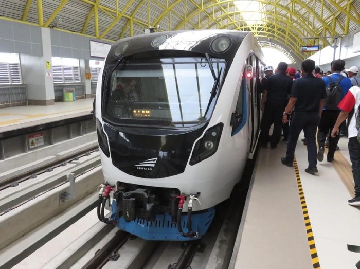 Rini Jajal LRT Palembang