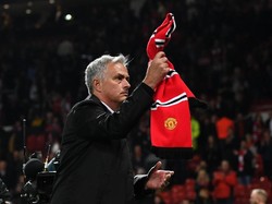 Jose Mourinho sempat cukup mengangkat performa MU. Mereka memenangi Piala Liga Inggris dan Liga Europa, juga finis runner-up di Premier League. Tapi dari sana MU kembali menurun. (Foto: Getty Images/Pool)