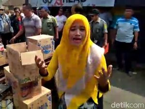 Enam Keluarga di Pasuruan Menangis Rumahnya Dieksekusi