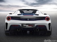 Mobil Atap Terbuka Terdahsyat Ferrari, 488 Pista Spider