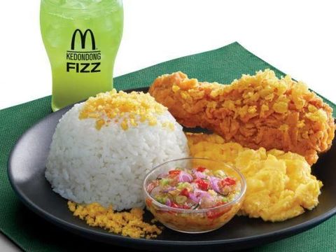 Antimainstream! Ayam Goreng Aroma Keringat hingga Berlumur Saus Cokelat