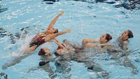 Cabang olahraga renang indah ini digelar di Aquatic Center Gelora Bung Karno. (REUTERS/Cathal Mcnaughton)
