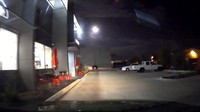 Dalam keterangan terpisah, Robyn Garratt melihat langsung meteor dan mendengar bunyi ledakan saat meteor itu jatuh ke Bumi. Kami mendengar bunyi ledakan setelah kami melihat cahaya. Kami pikir ledakan itu bukan bunyi petir. Ini mengguncang rumah dan jendela, tuturnya. Foto: 9news.com.au