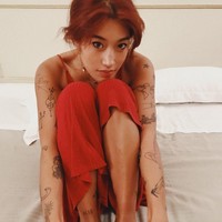 Peggy memamerkan tatot-tatonya di sepanjang lengannya.  Foto: dok. Instagram (@peggygou_)