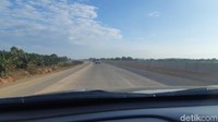 Jalur yang pertama dilewati ini adalah ruas Bakauheni-Terbanggi Besar sepanjang 140 km. Selama melewati jalur ini, hampir seluruh jalan sudah layak dilewati. Saat ini progres konstruksinya sudah lebih dari 85%. Bahkan, Presiden Joko Widodo (Jokowi) juga telah meresmikan beberapa seksi yang ada.